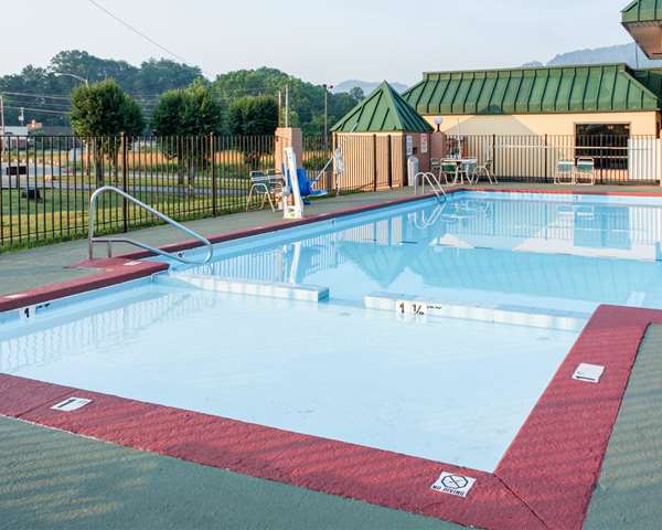 Pool - Econo Lodge Lake City