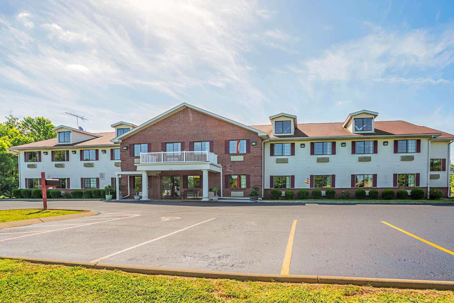 Econo Lodge Inn & Suites Ripley, TN See Discounts