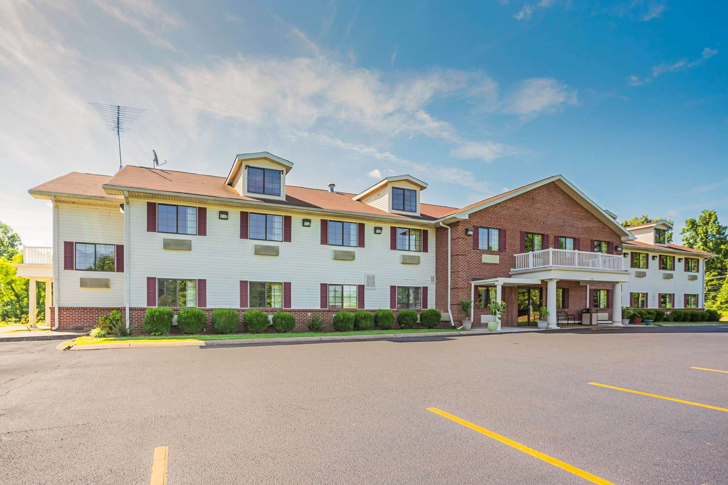 Econo Lodge Inn & Suites Ripley, TN See Discounts