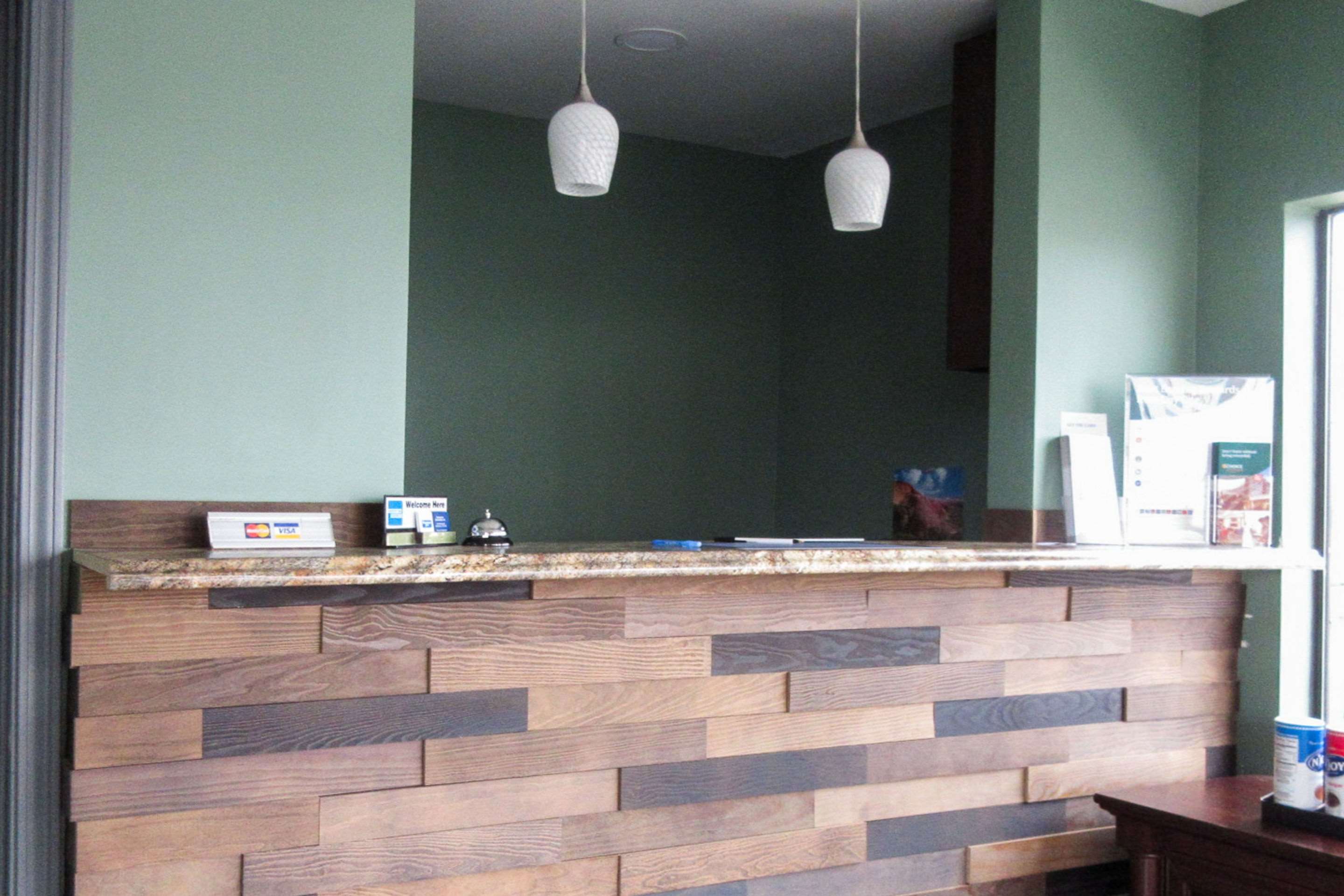 Front desk | Rodeway Inn