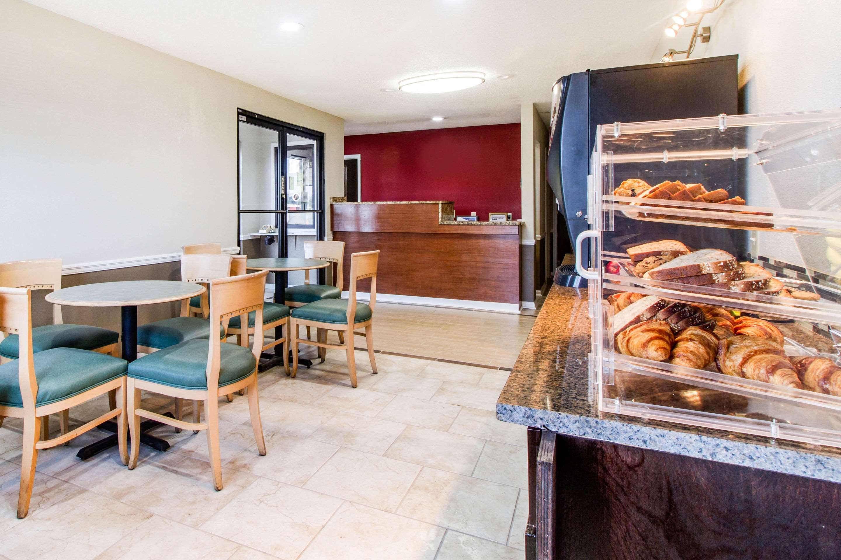 Breakfast area | Econo Lodge - Athens