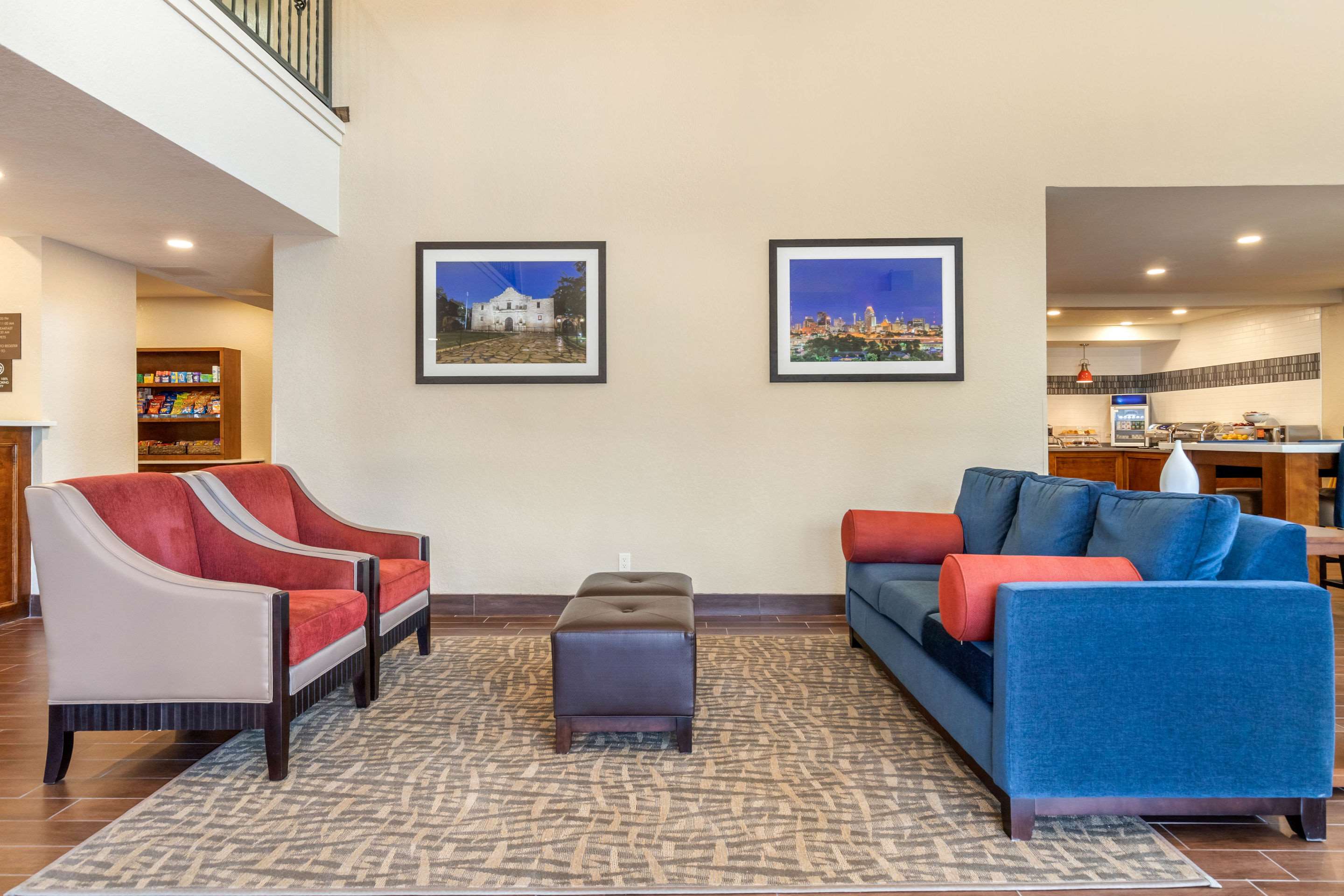 Hotel lobby | Comfort Suites San Antonio Airport North
