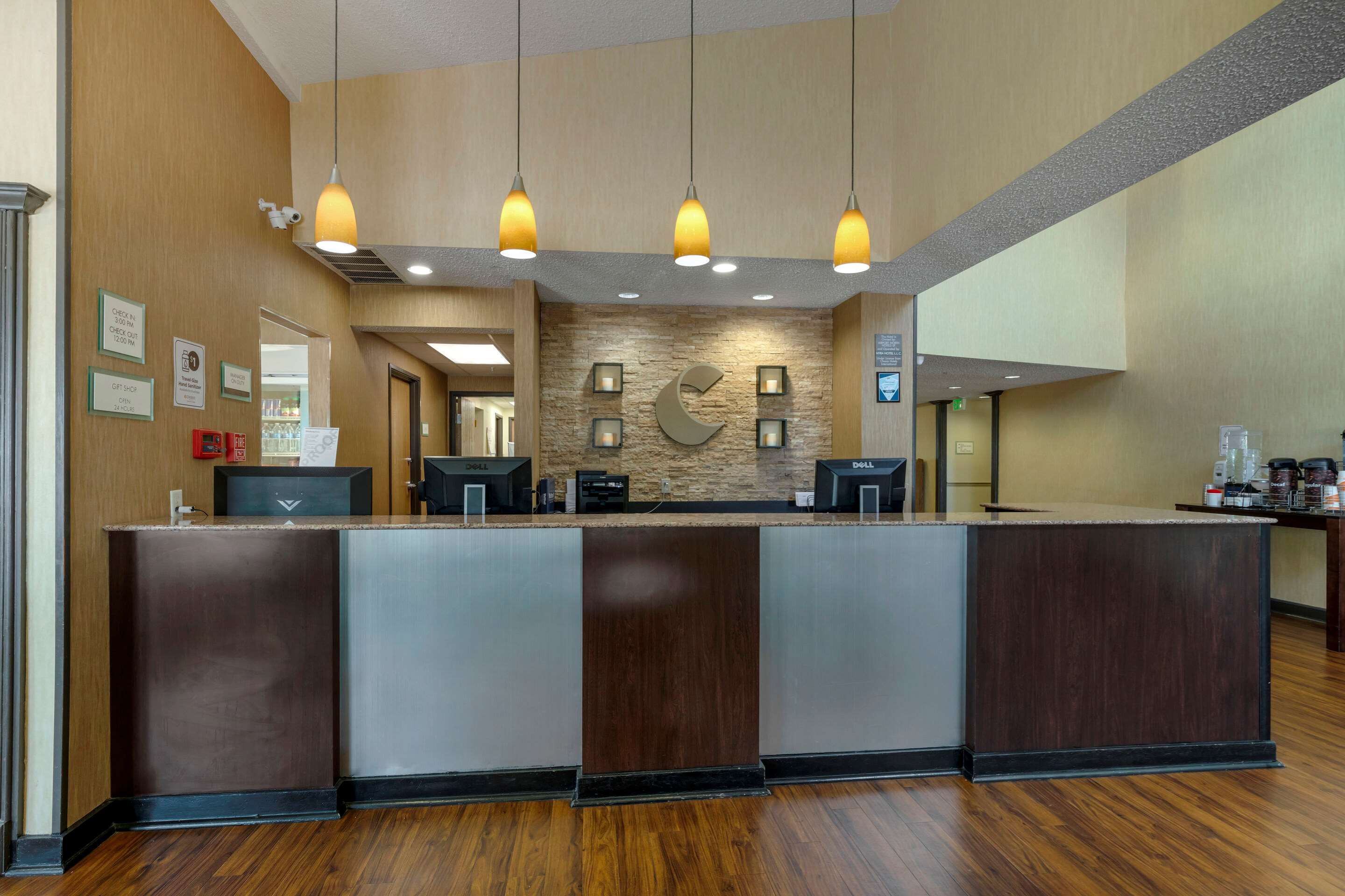 Front desk | Comfort Suites DFW Airport