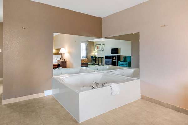 Suite - Quality Inn & Suites Port Arthur