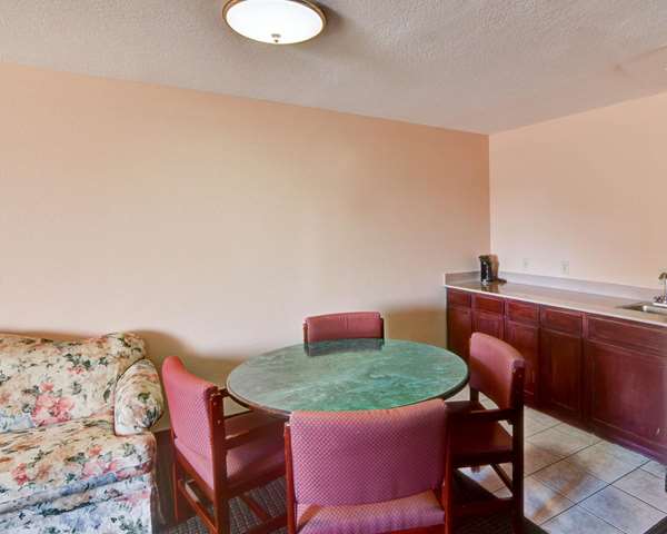 Suite - Quality Inn Forest Hill - I-20, Exit 440B