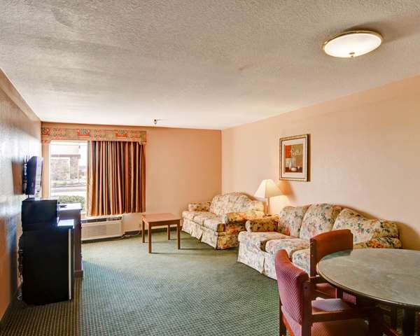 Suite - Quality Inn Forest Hill - I-20, Exit 440B