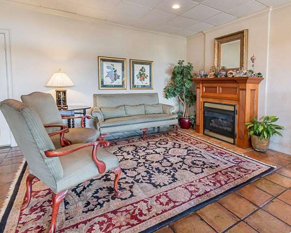  - Quality Inn Ennis - I-45, Exit 251