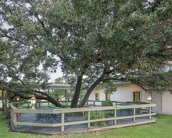 Exterior view - Quality Inn Ennis - I-45, Exit 251