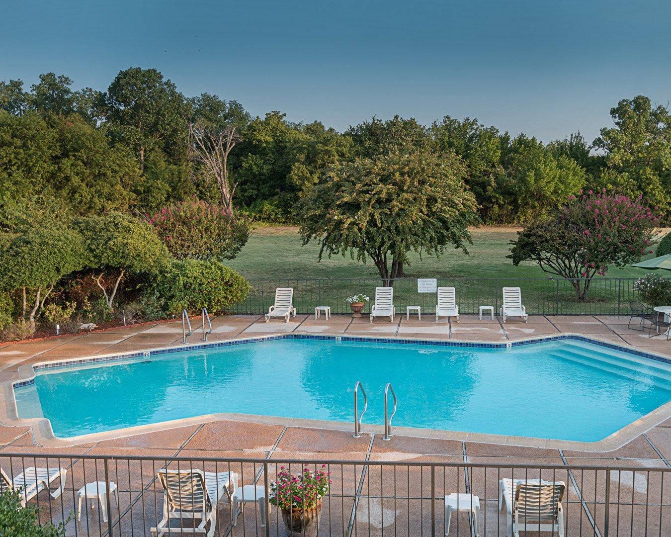 Outdoor pool | Quality Inn Ennis