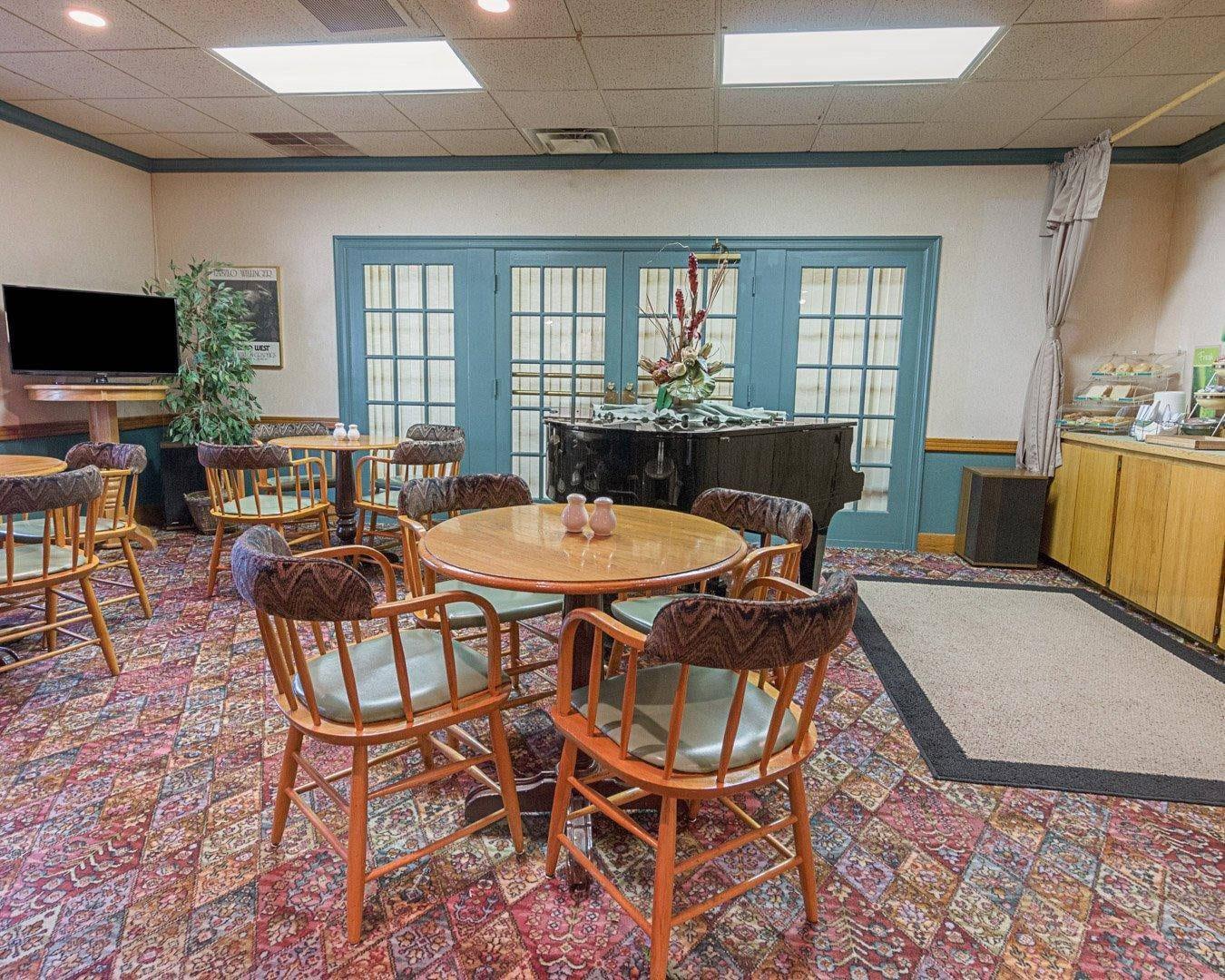 Breakfast area in the lobby | Quality Inn Ennis