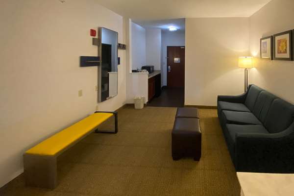  - Comfort Suites Round Rock - I-35, Exit 252B