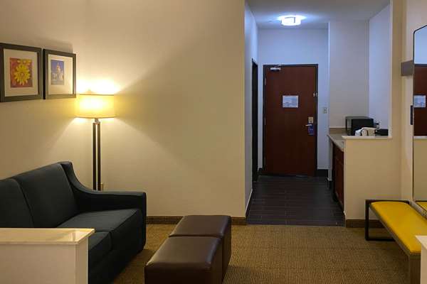  - Comfort Suites Round Rock - I-35, Exit 252B