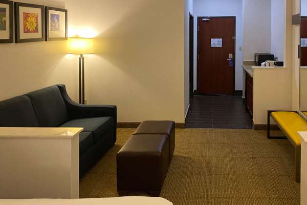  - Comfort Suites Round Rock - I-35, Exit 252B