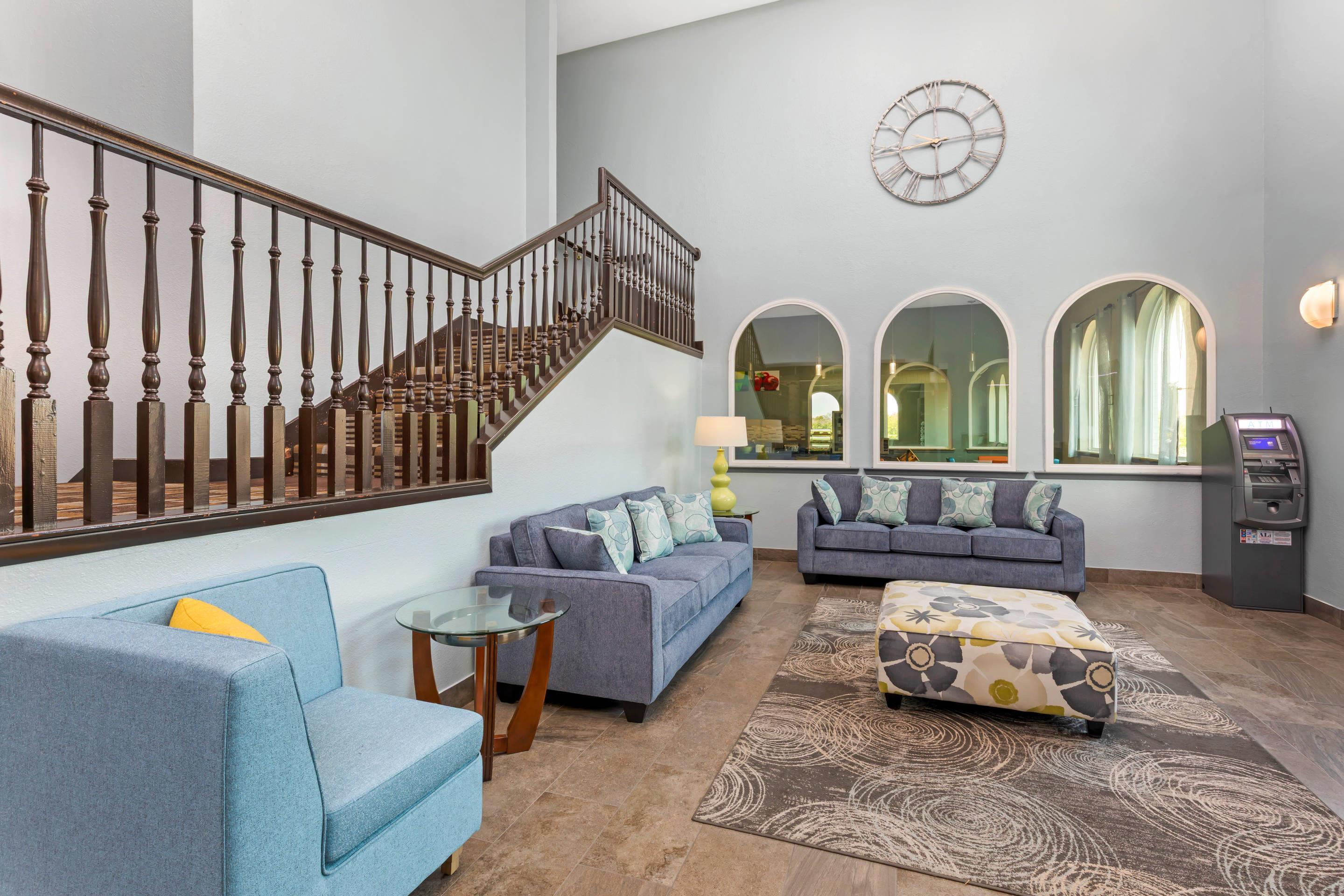 Lobby with sitting area | Quality Inn Mesquite - Dallas East