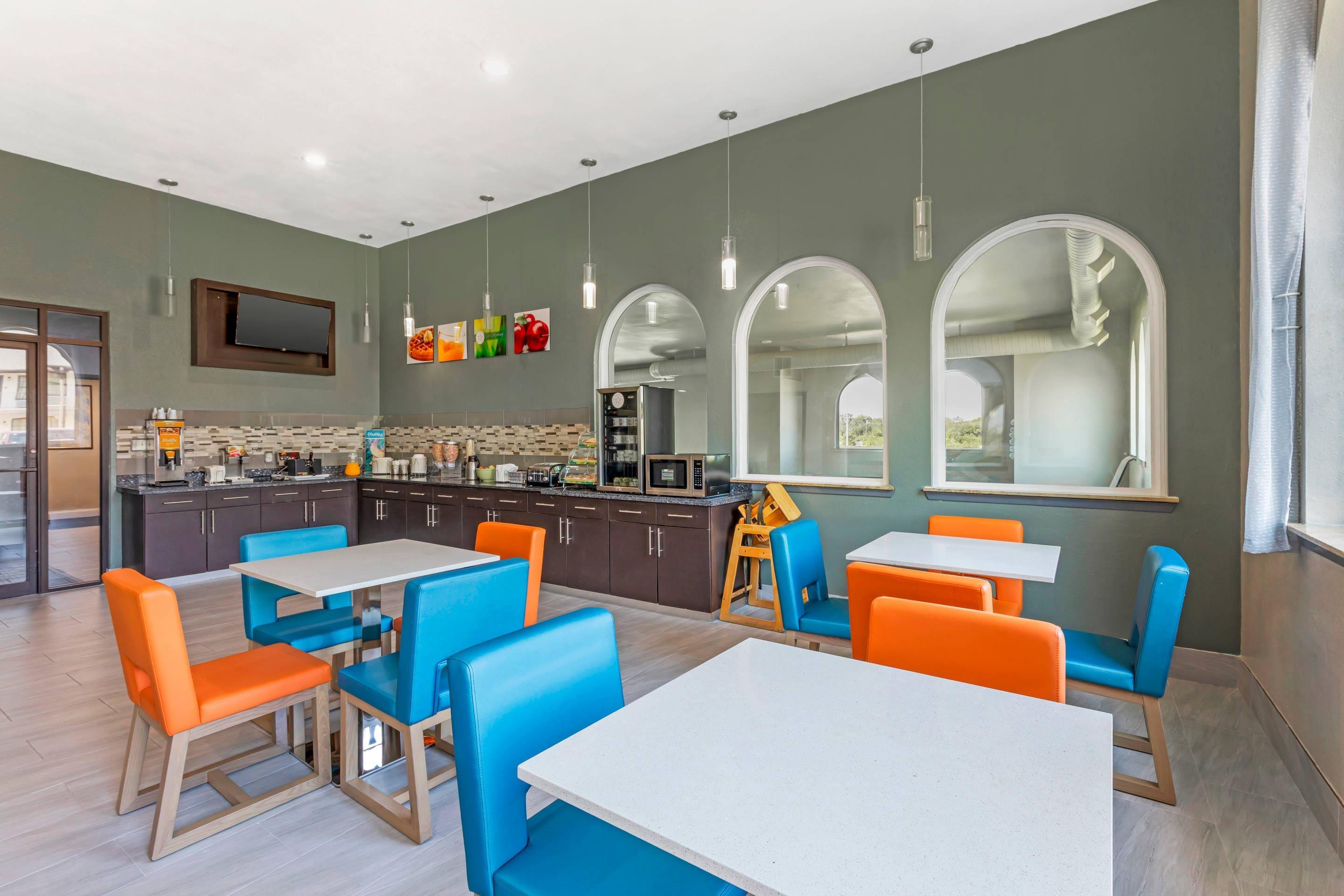 Breakfast area | Quality Inn Mesquite - Dallas East