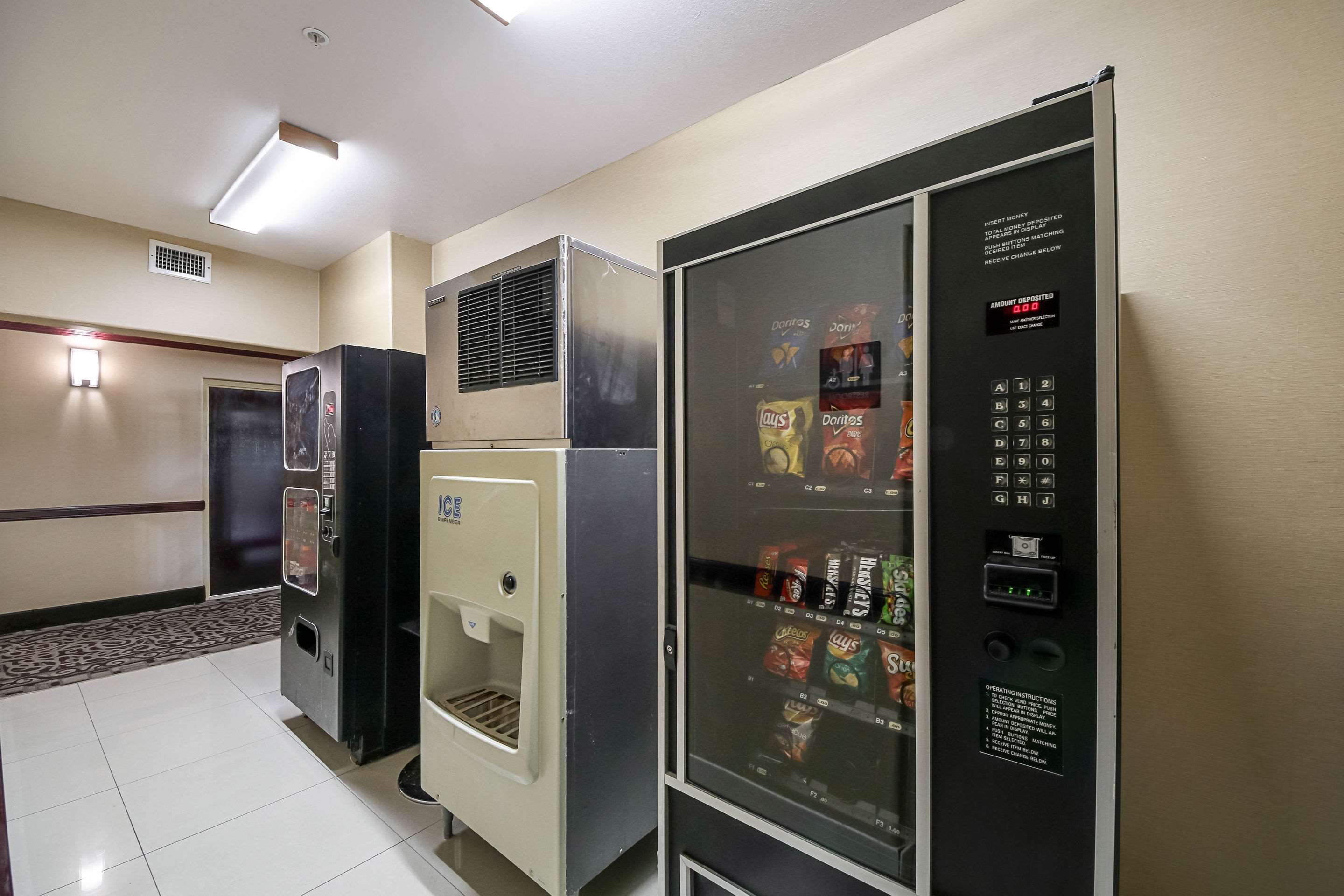 Hotel vending area | Quality Inn Kingsville Hwy 77
