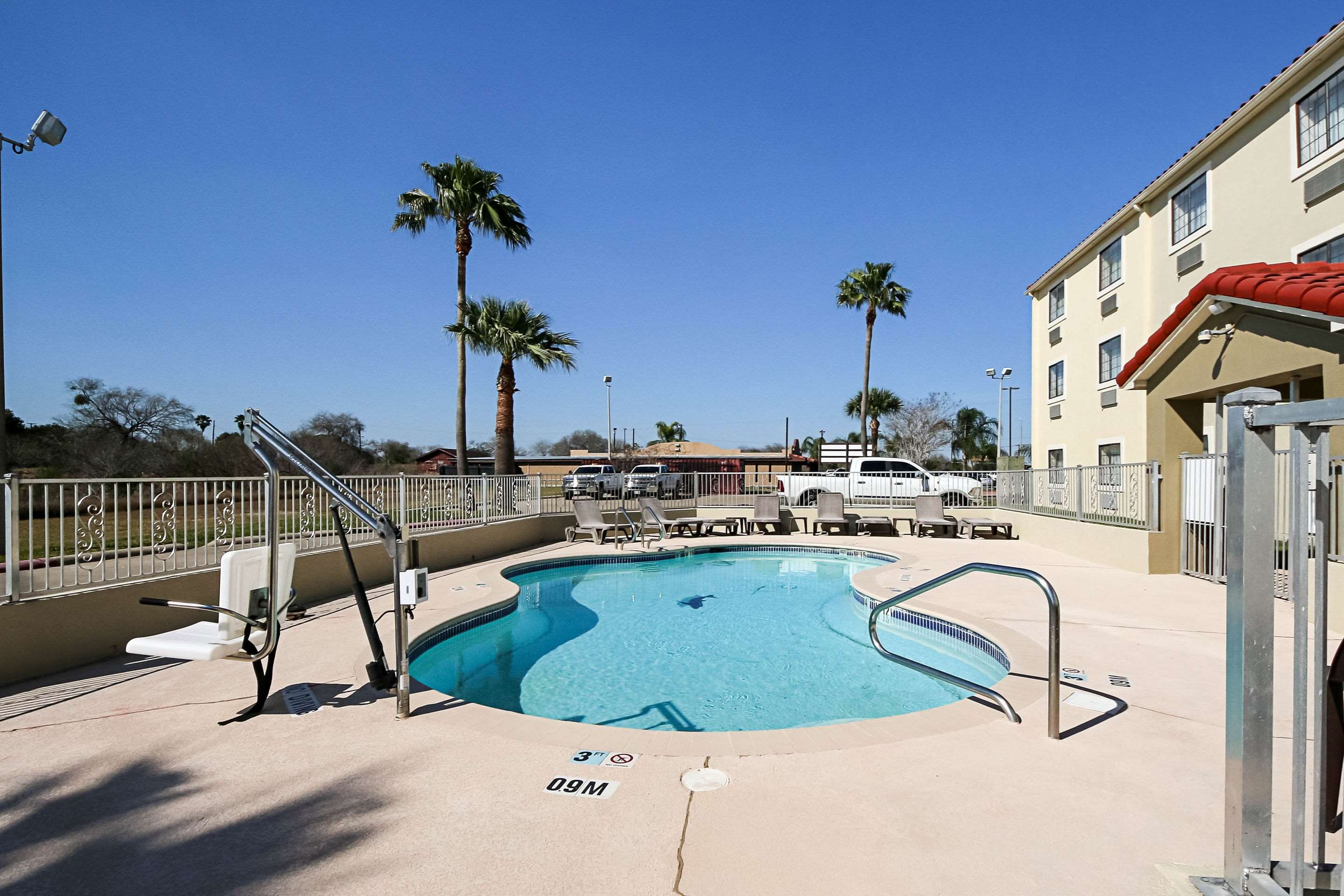 Relax on the sundeck | Quality Inn Kingsville Hwy 77