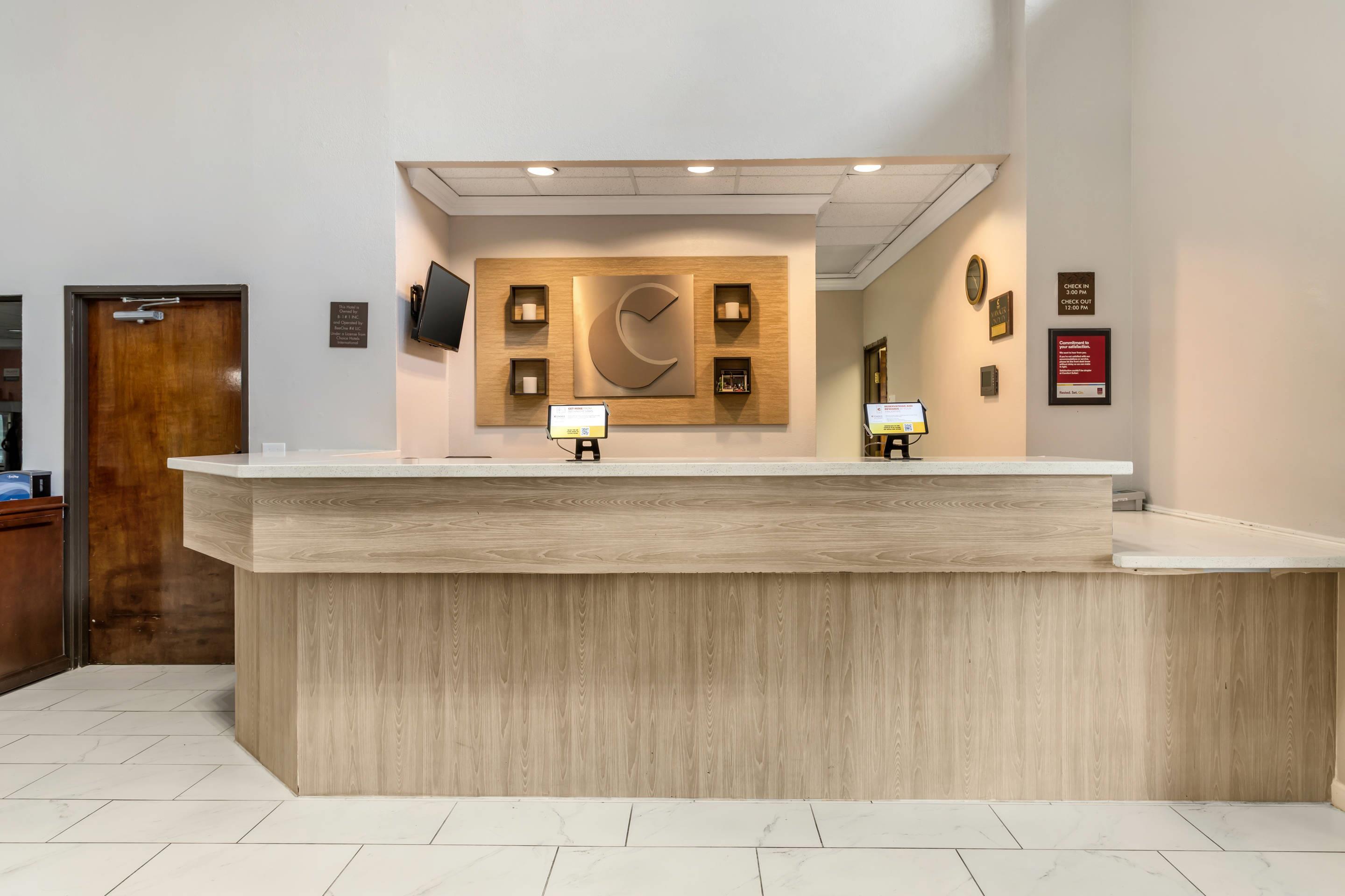 Hotel lobby | Comfort Suites Bush Intercontinental Airport