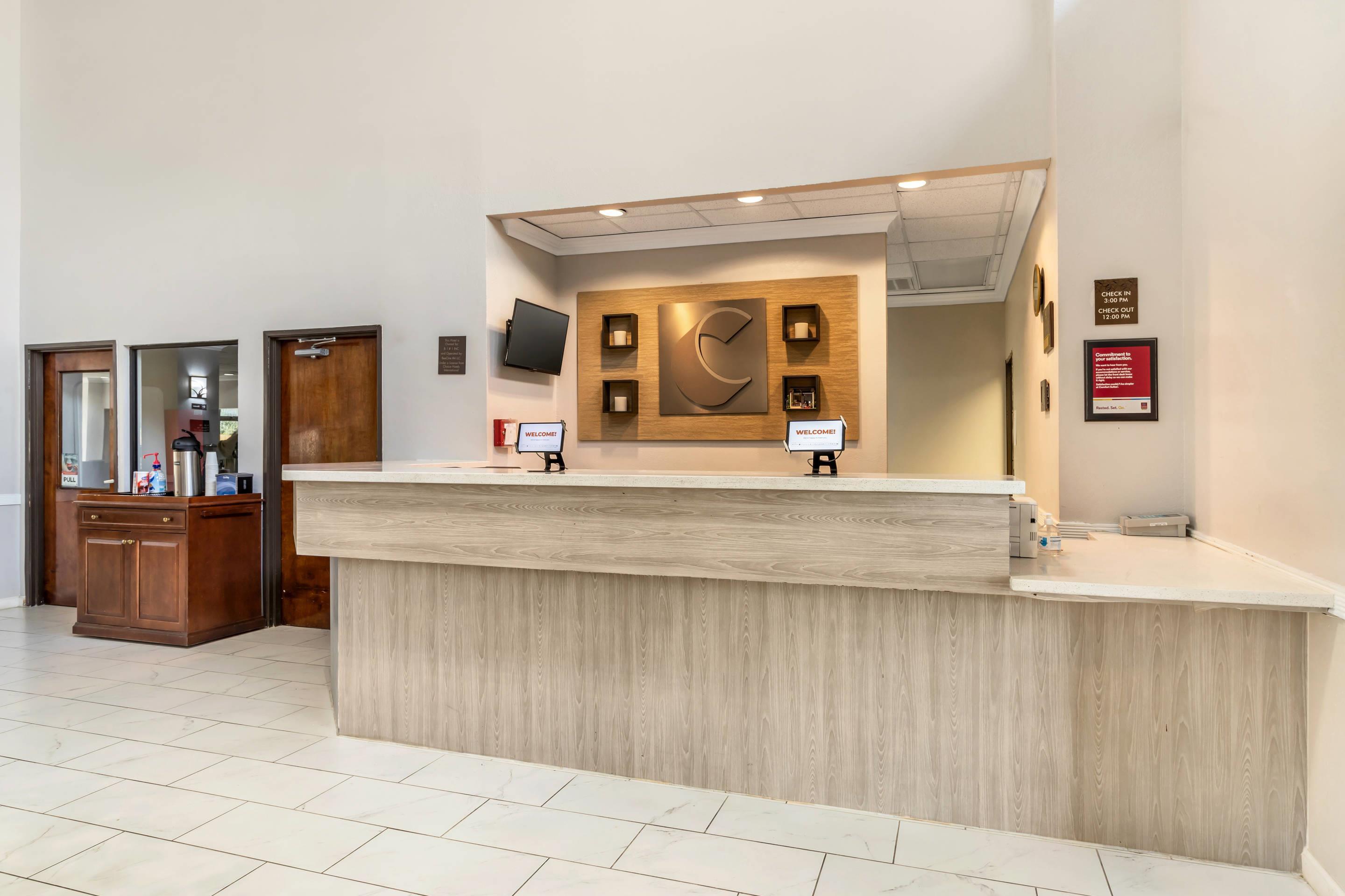 Hotel lobby | Comfort Suites Bush Intercontinental Airport