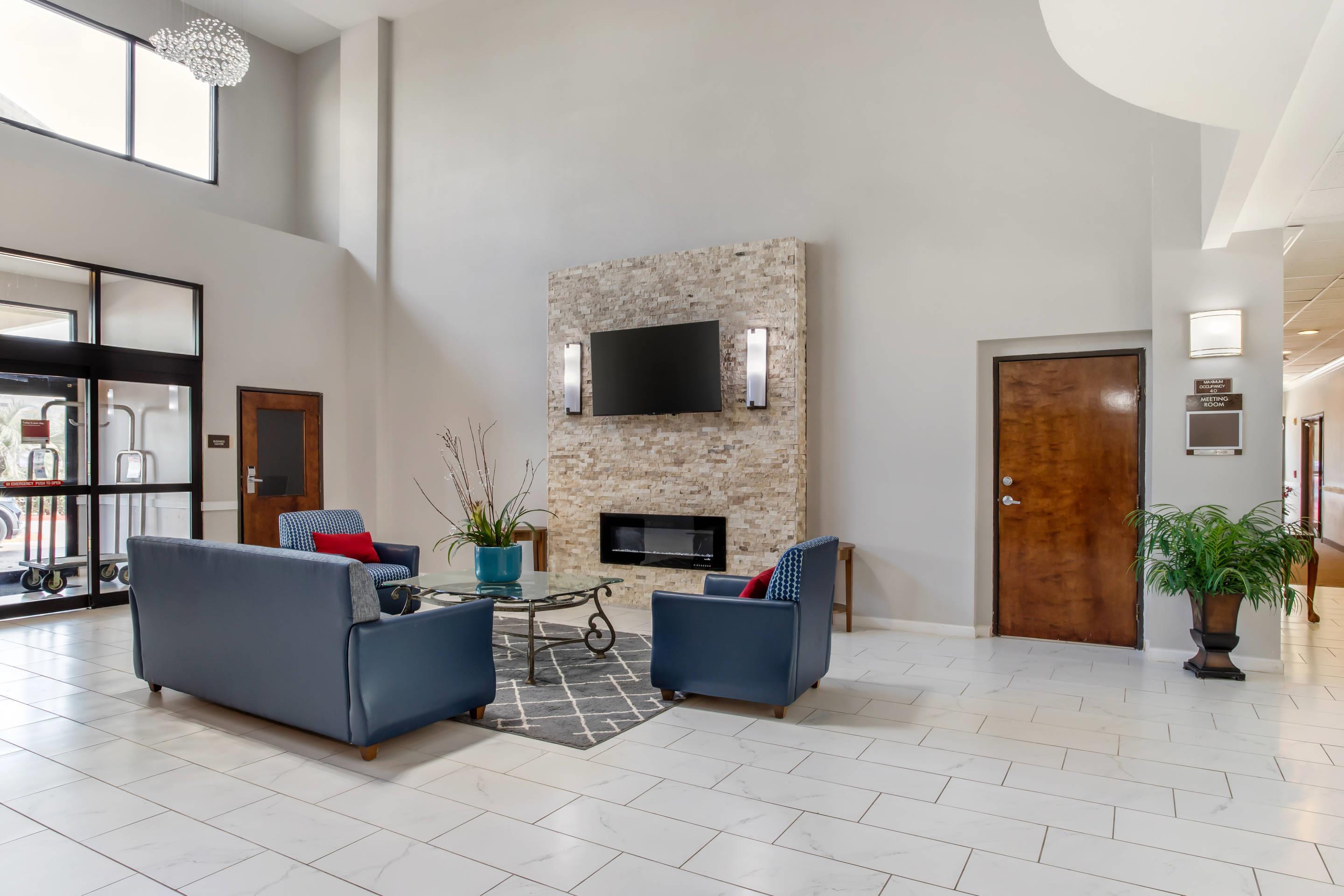 Hotel lobby | Comfort Suites Bush Intercontinental Airport