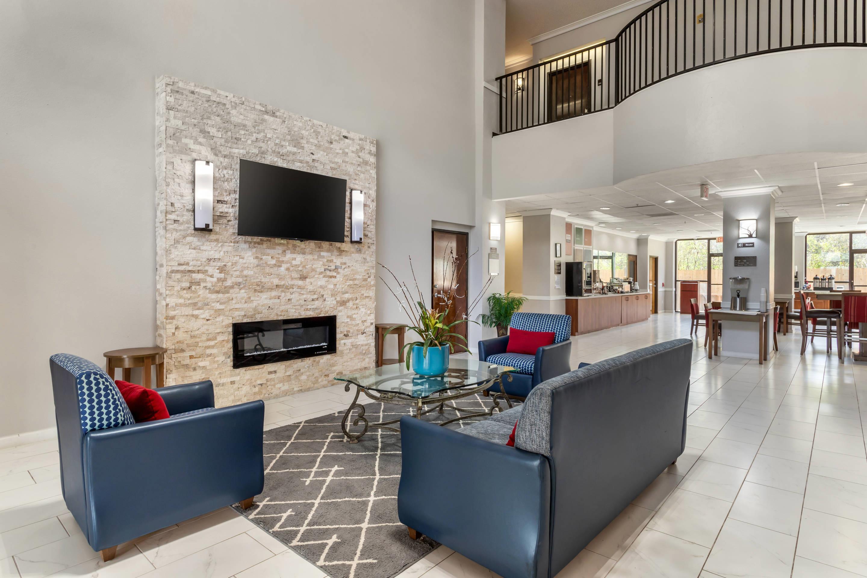 Hotel lobby | Comfort Suites Bush Intercontinental Airport