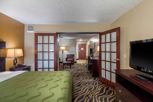 Suite - Quality Suites North Galleria Addison