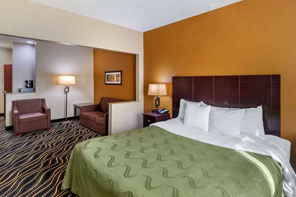 Suite - Quality Suites North Galleria Addison