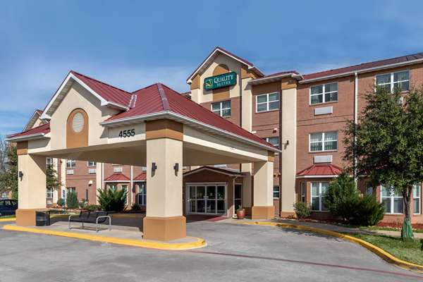 Exterior view - Quality Suites North Galleria Addison