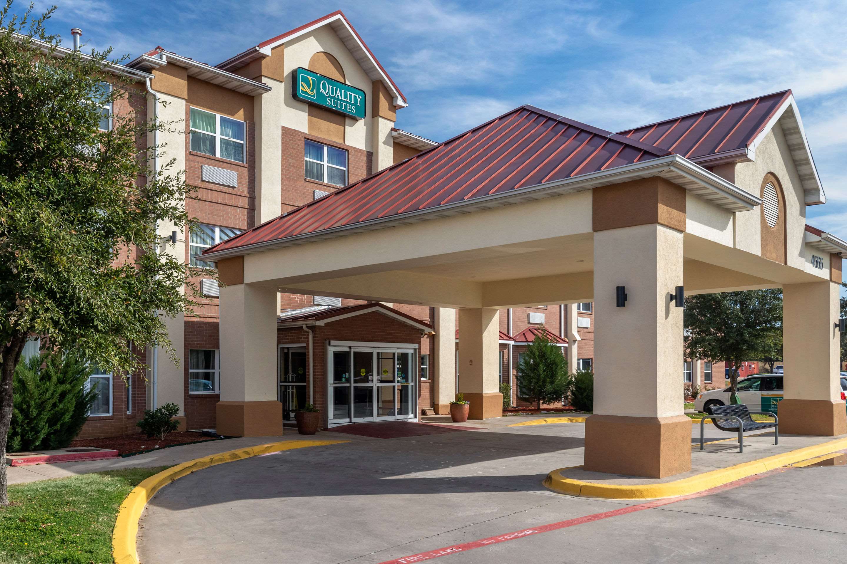 Hotel exterior | Quality Suites Addison - Dallas
