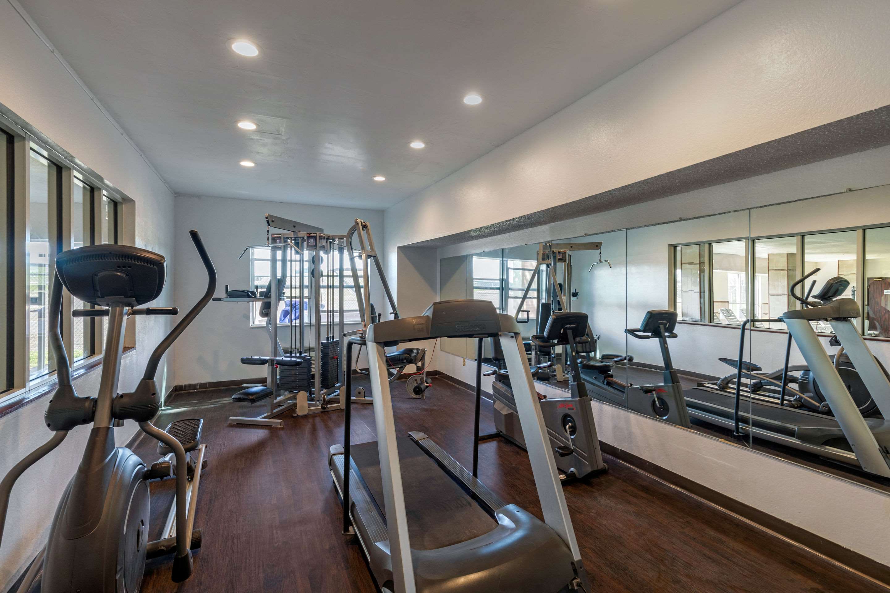 Fitness center | Quality Suites Addison - Dallas