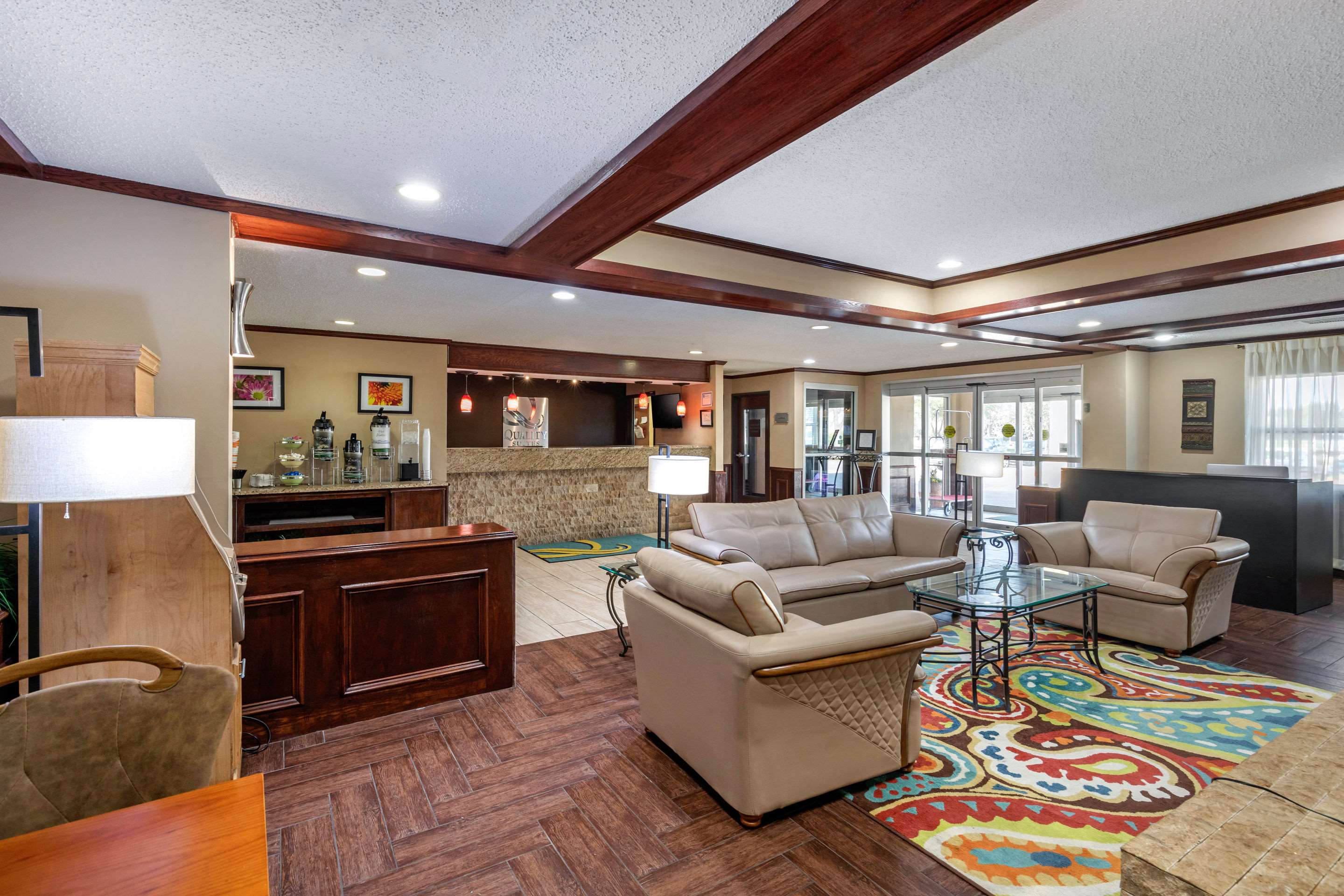 Hotel lobby | Quality Suites Addison - Dallas