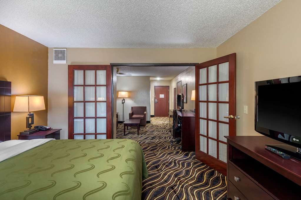 QUALITY SUITES ADDISON-DALLAS-guestroom-Guest Room,Suite,On-Site.jpg