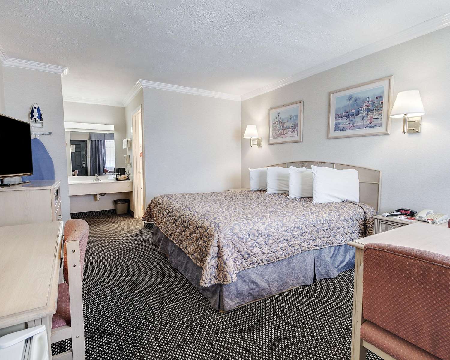 Econo Lodge Van Horn, TX See Discounts