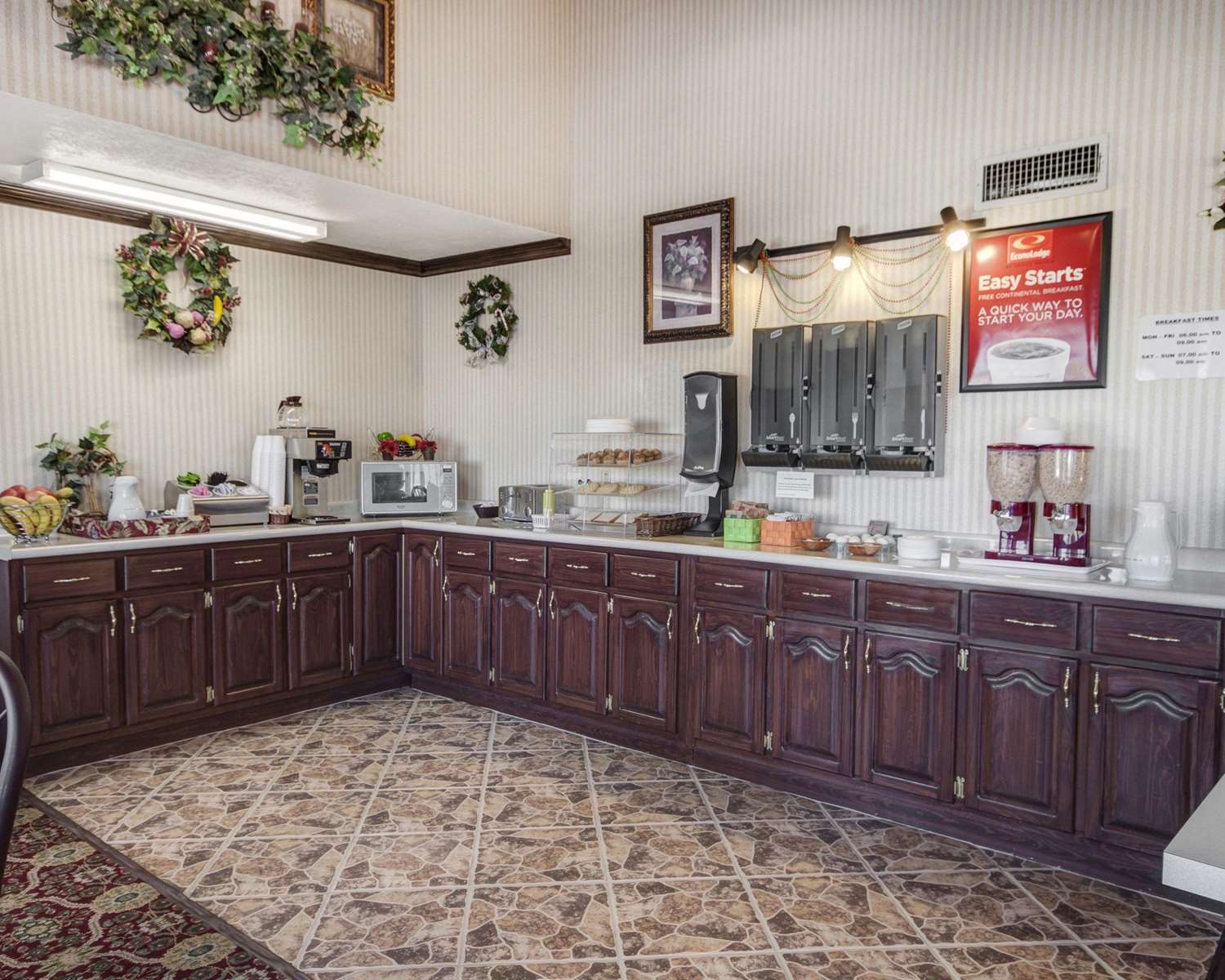 Econo Lodge Van Horn, TX See Discounts