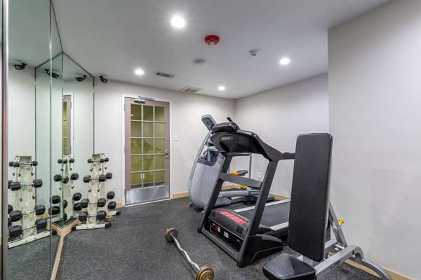 Fitness/ Exercise Room - Quality Inn Pasadena