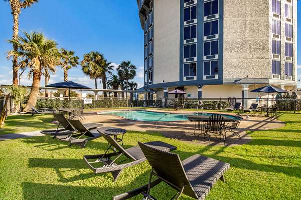 Pool - Quality Inn Pasadena