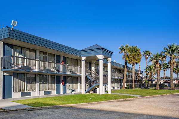 Exterior view - Quality Inn Pasadena