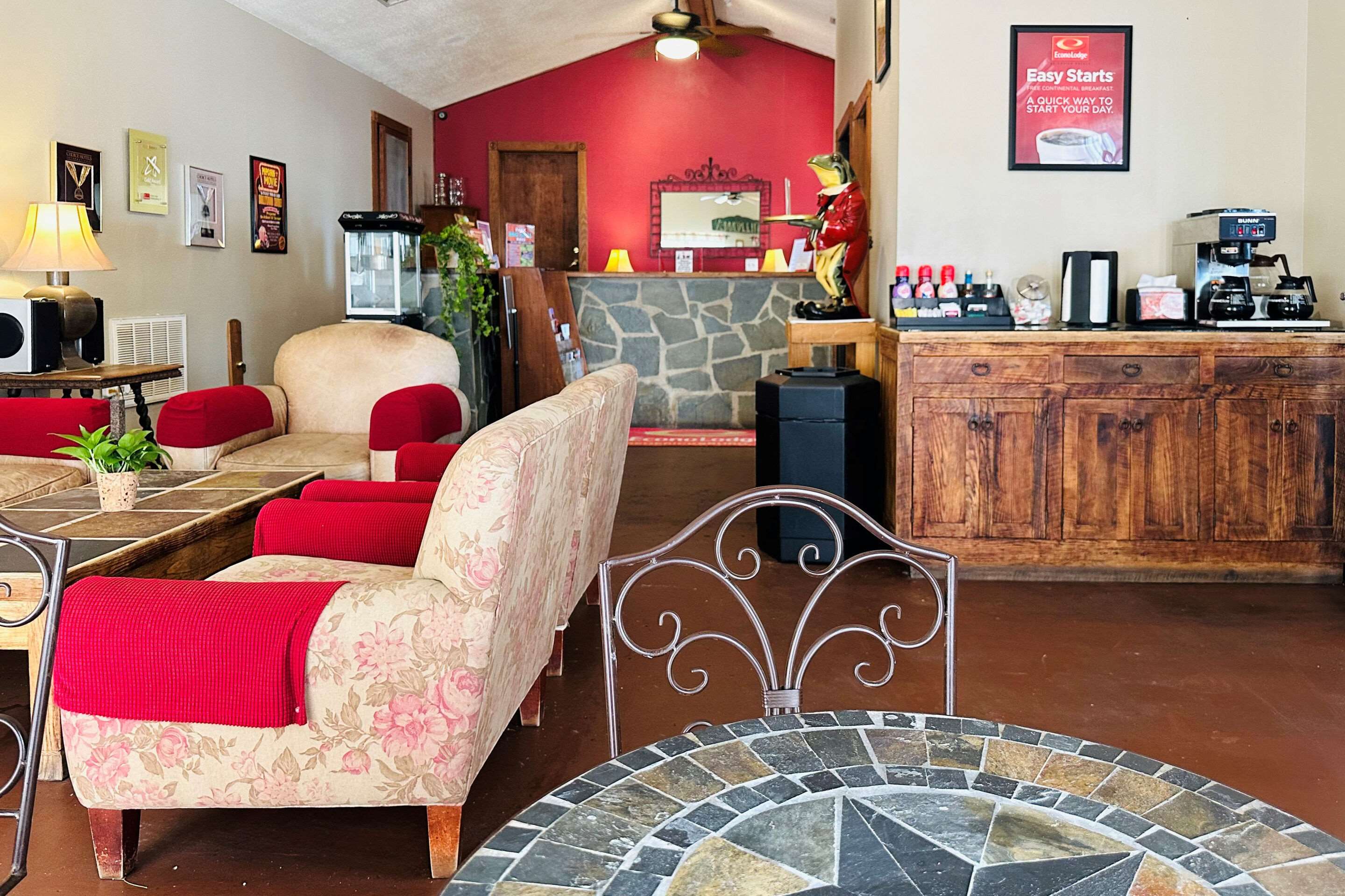 Hotel lobby | Econo Lodge Fredericksburg