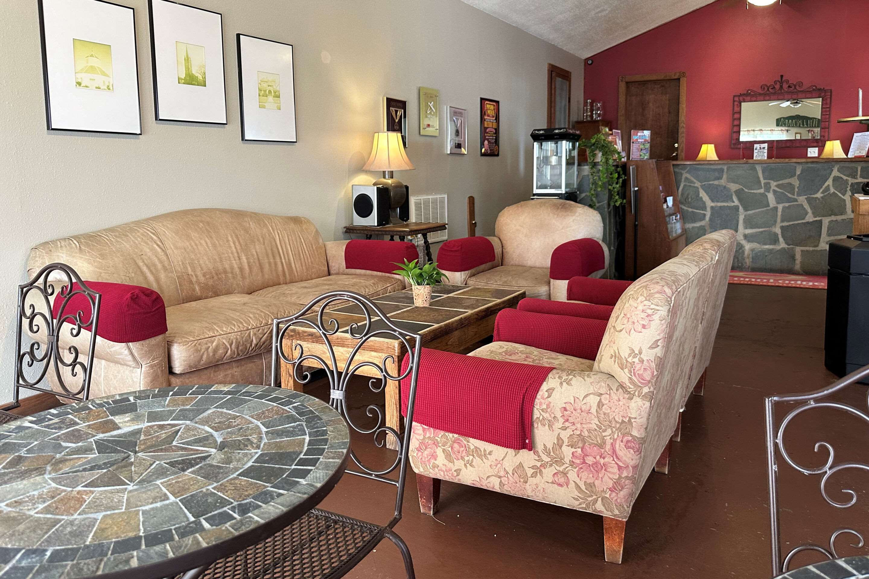 Hotel lobby | Econo Lodge Fredericksburg