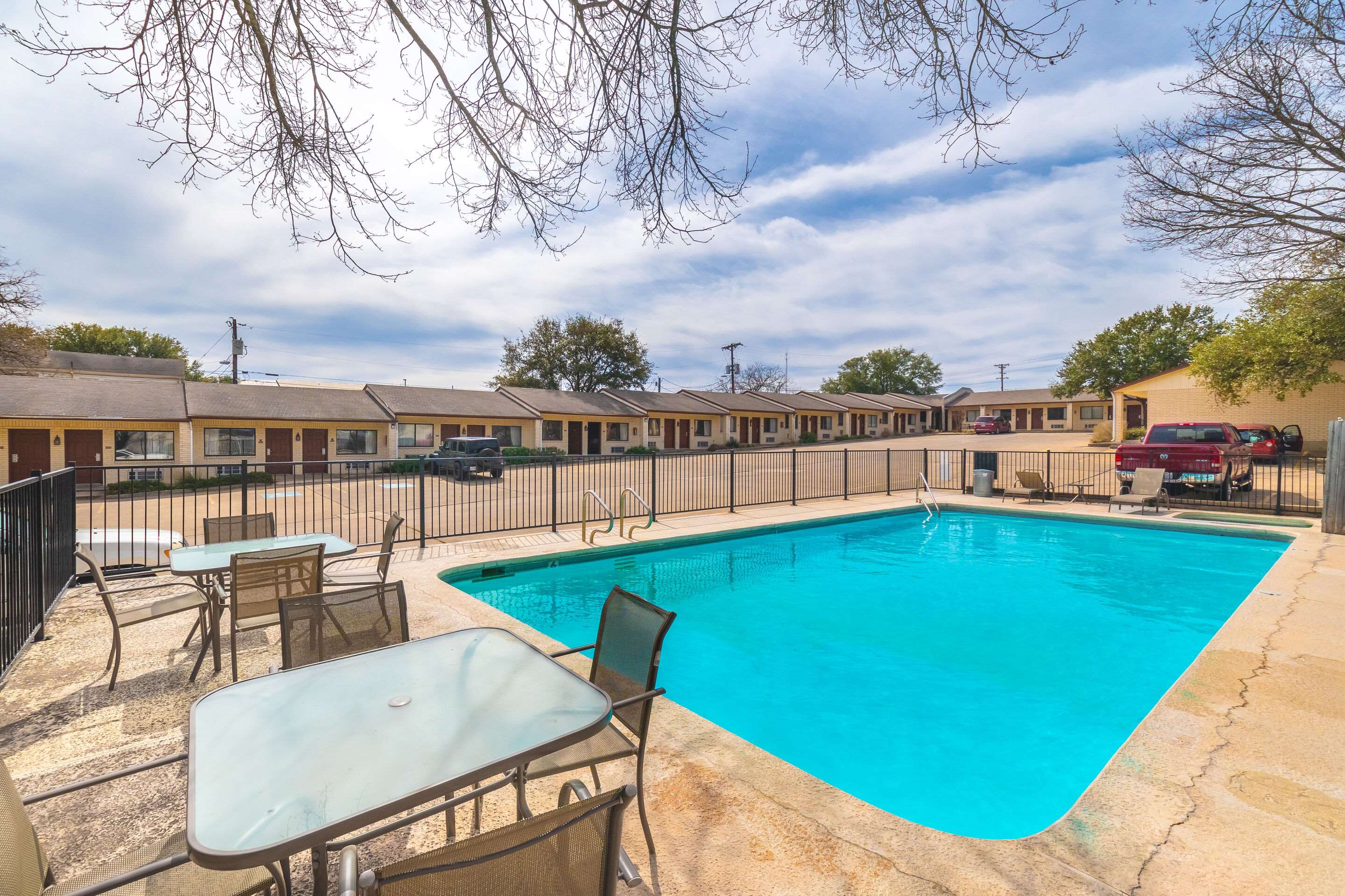 Relax by the pool | Econo Lodge Fredericksburg
