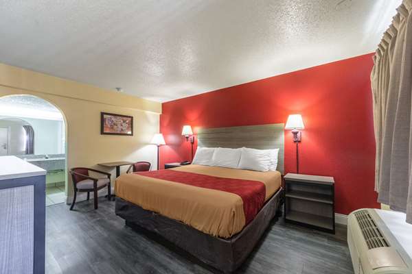  - Econo Lodge San Marcos - I-35, Exit 204A