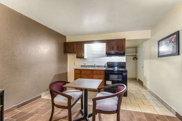  - Econo Lodge San Marcos - I-35, Exit 204A