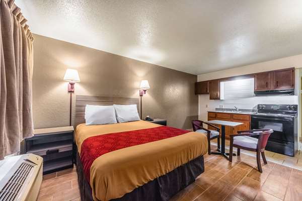  - Econo Lodge San Marcos - I-35, Exit 204A