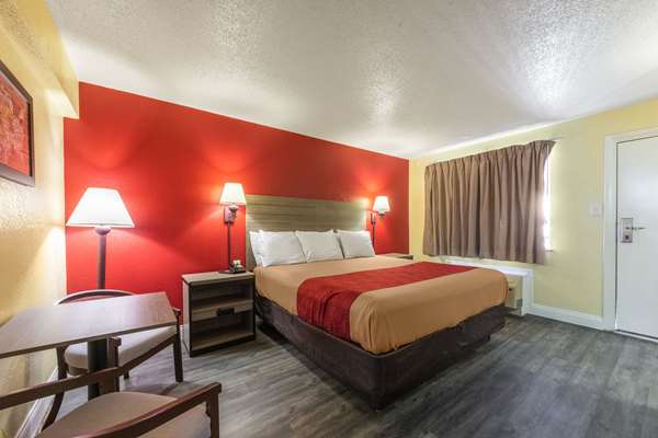  - Econo Lodge San Marcos - I-35, Exit 204A