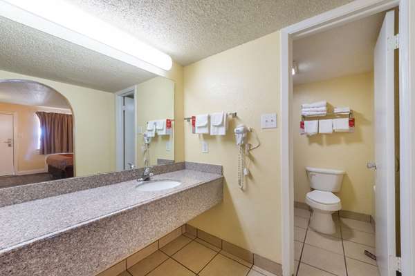  - Econo Lodge San Marcos - I-35, Exit 204A