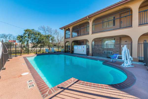 Pool - Econo Lodge San Marcos - I-35, Exit 204A