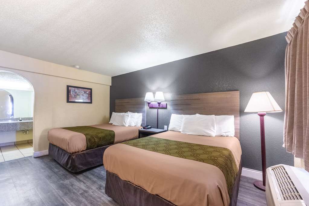 ECONO LODGE SAN MARCOS UNIVERSITY A-guestroom-Guest Room,On-Site.jpg