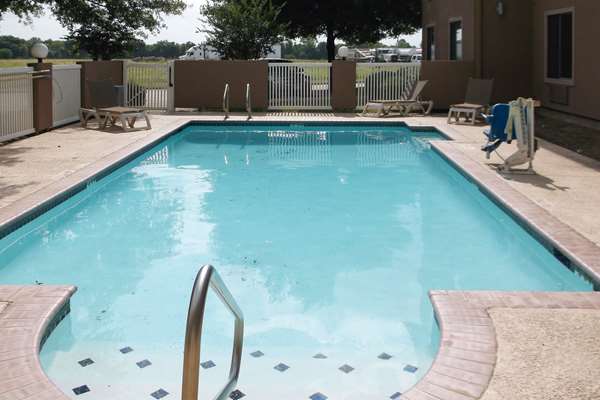Pool - Comfort Inn & Suites Seguin - I-10, Exit 610