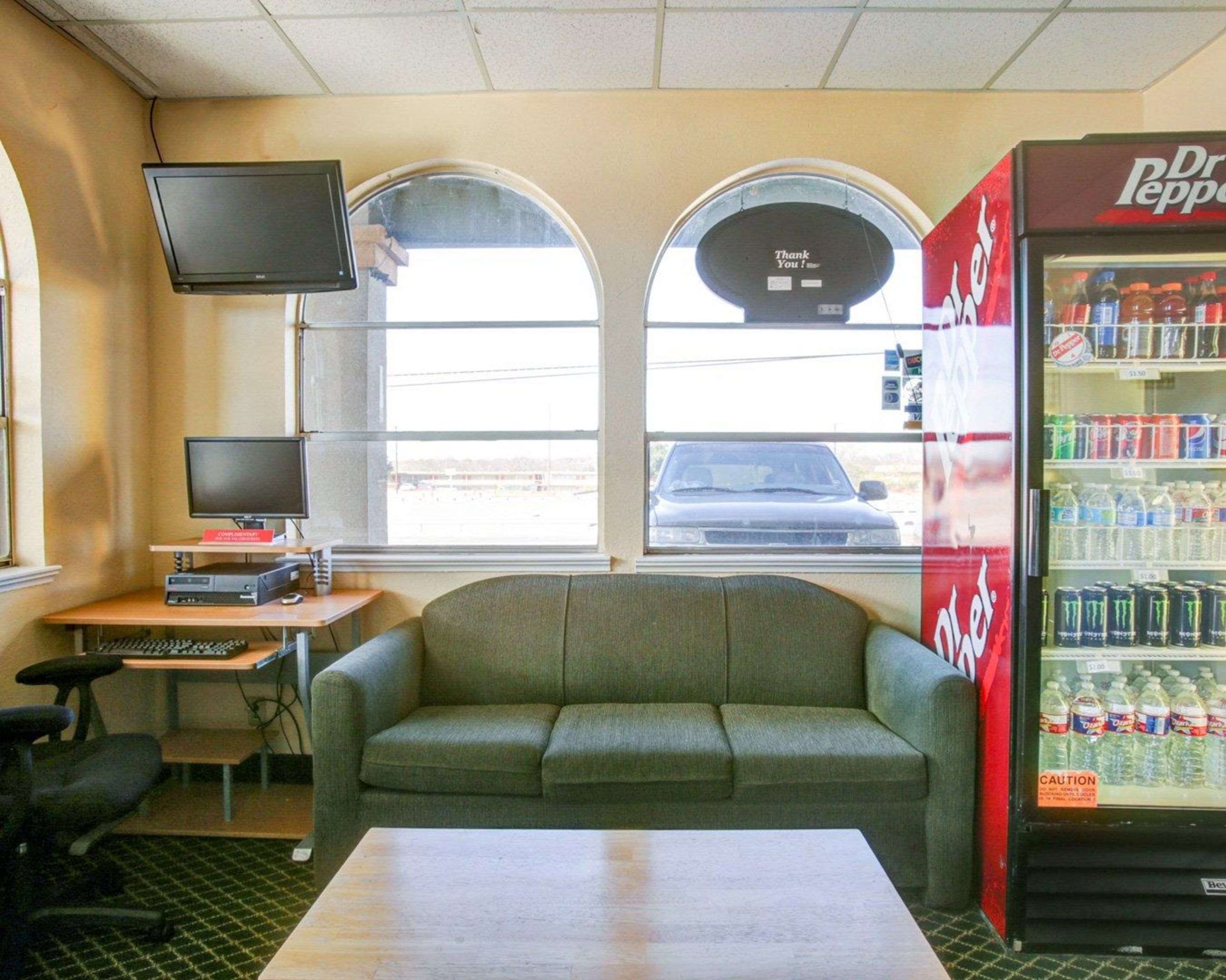 Lobby with wireless high-speed Internet access | Econo Lodge Temple