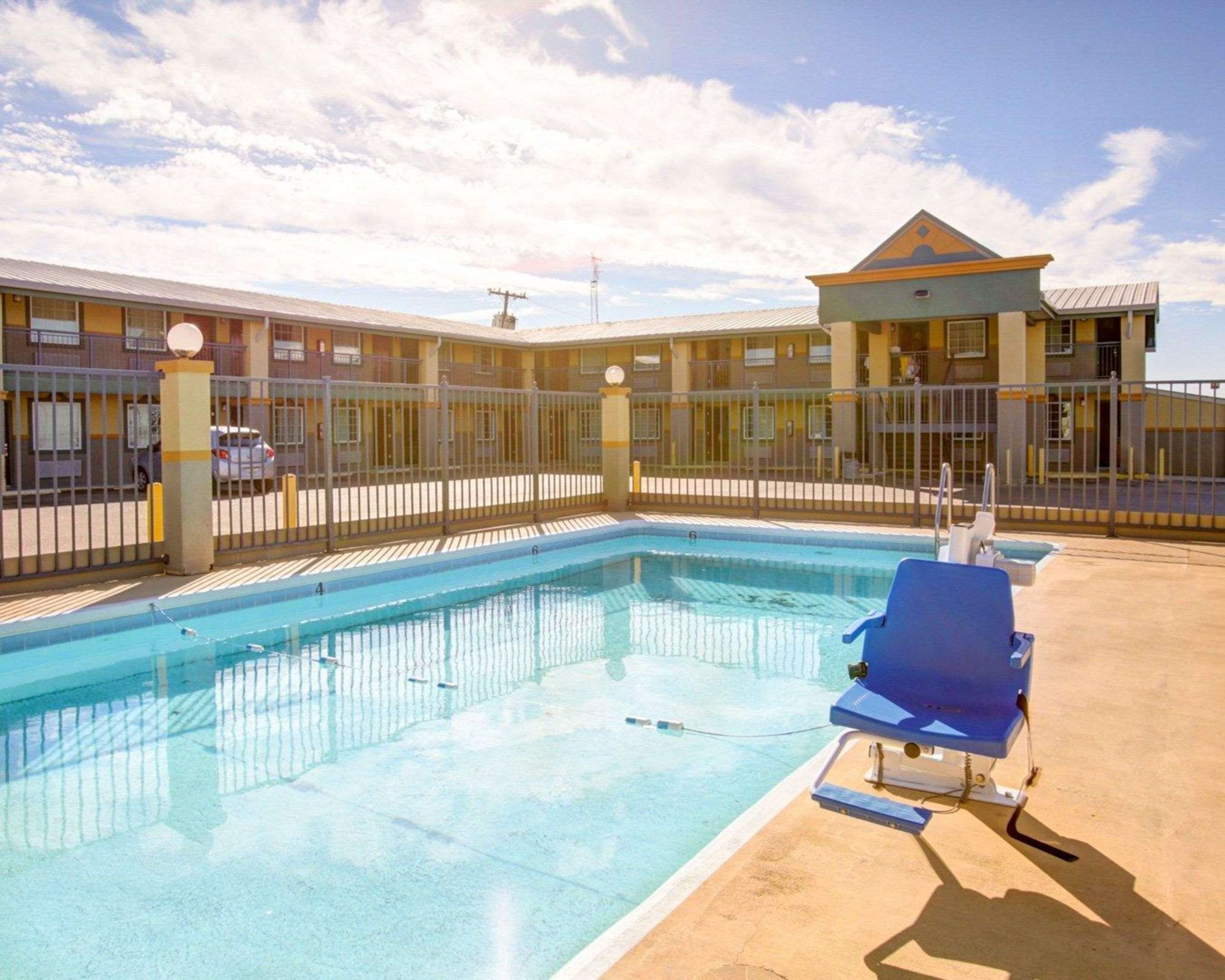 Outdoor pool with sundeck | Econo Lodge Temple